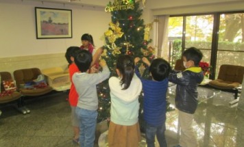 上柳橋ハイタウン　クリスマスツリー飾り付け　２０１７年１１月２５日開催